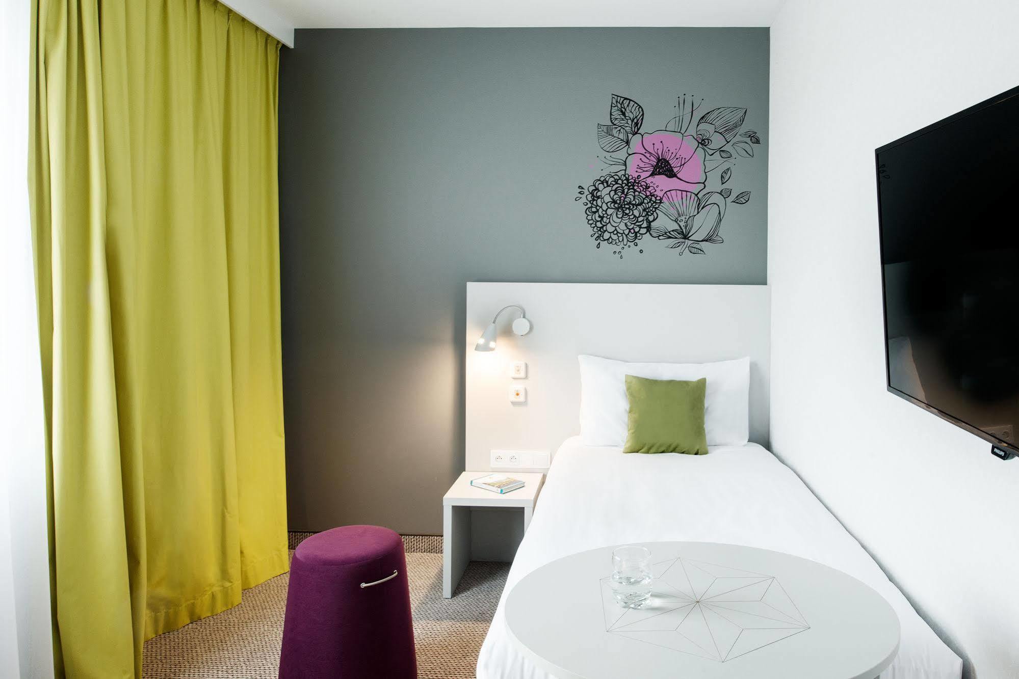 Ibis Styles Siedlce Hotell Exteriör bild